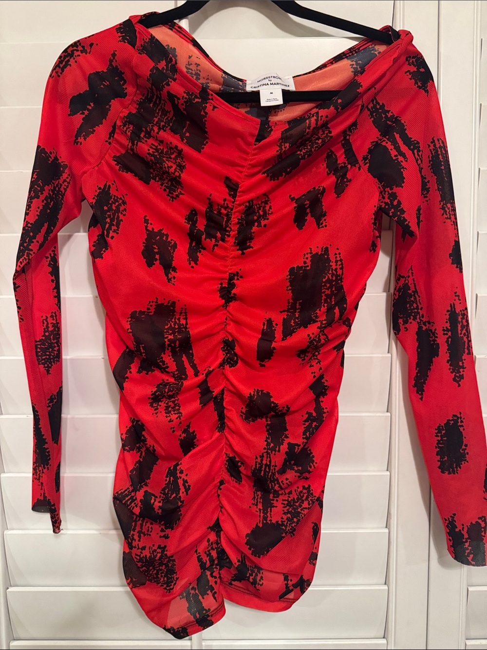 Contoured Red Long-Sleeve Ruched Top with Black Abstract Print